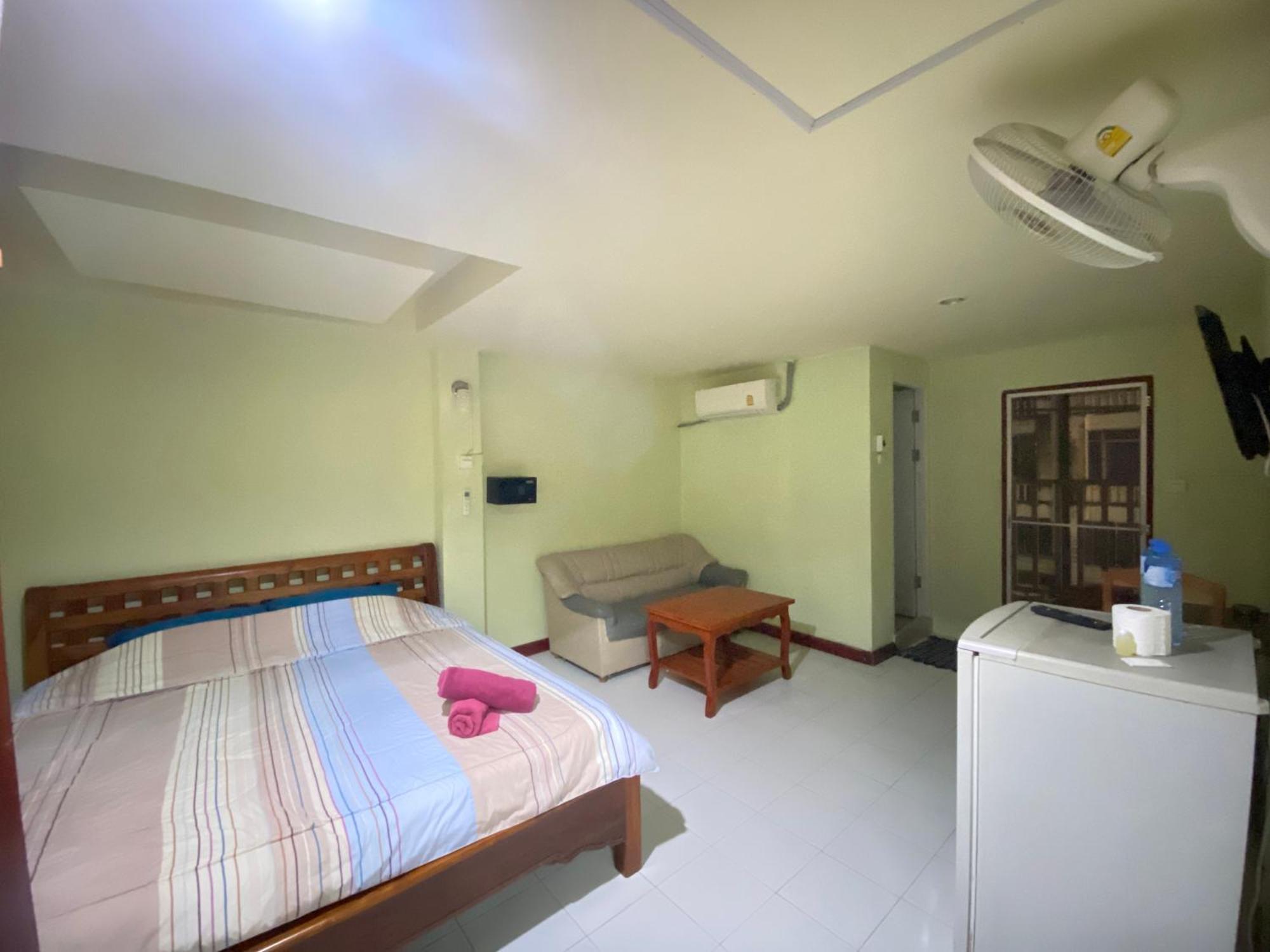 Bambus Motel Jomtien Beach Exterior photo